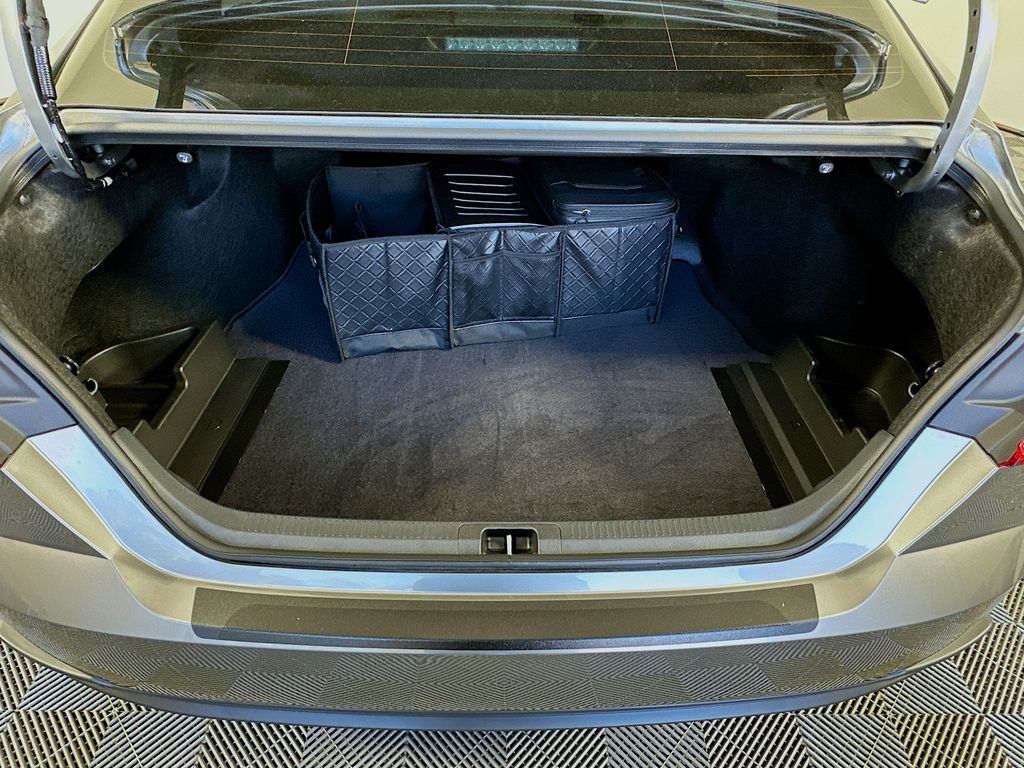 Thumbnail: 2025 Toyota Camry - 27