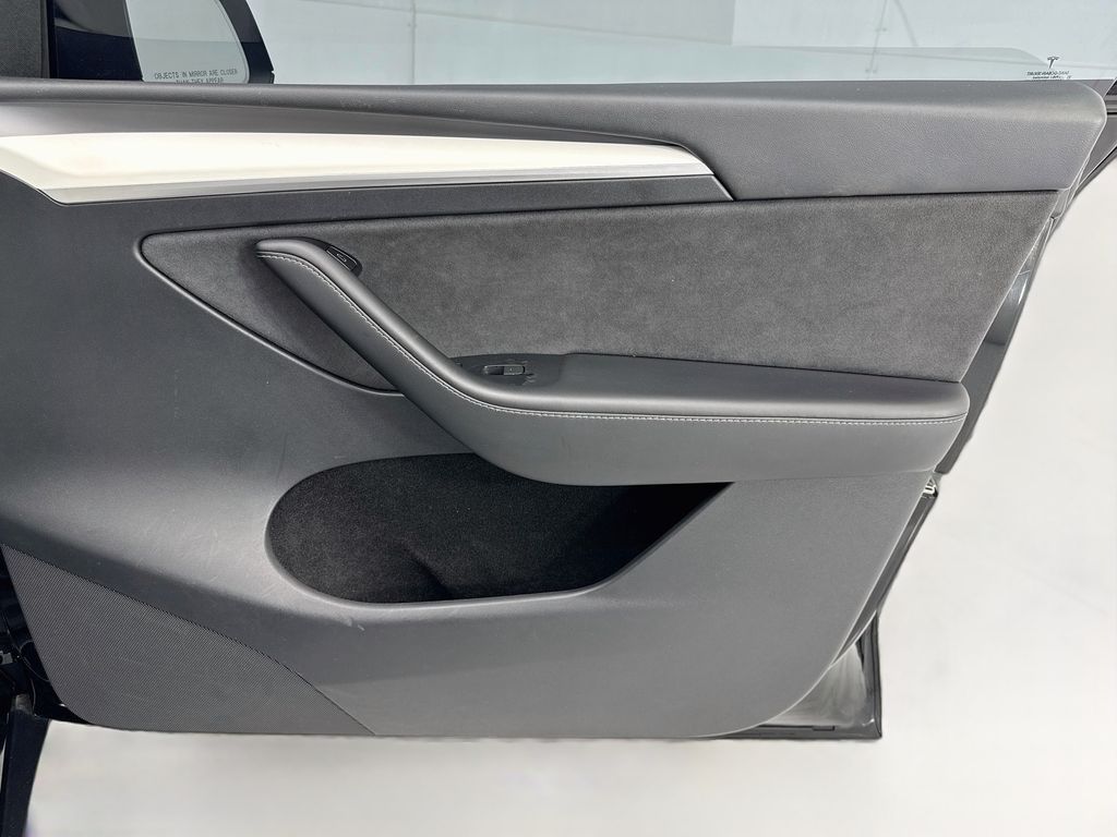 Thumbnail: 2023 Tesla Model Y - 24