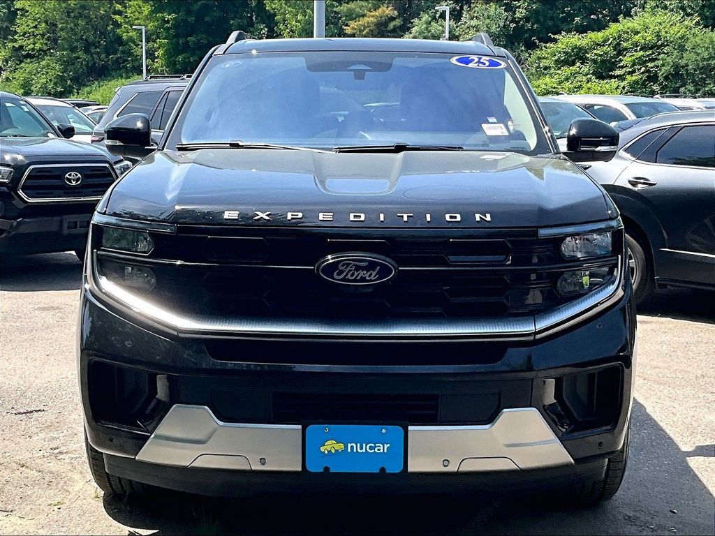 2025 Ford Expedition — photo 2