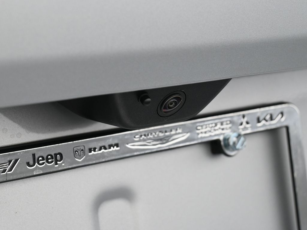 New 2025 Silver Zynith Jeep Summit image 40