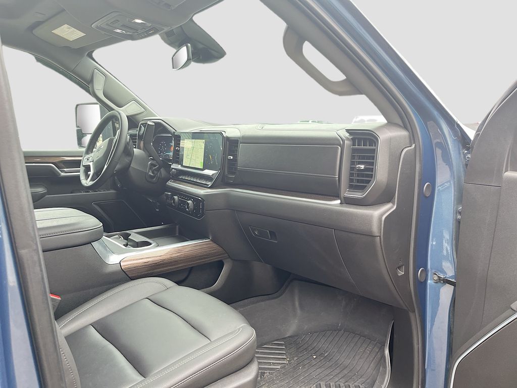 Used 2025 Blue Chevrolet LT image 29