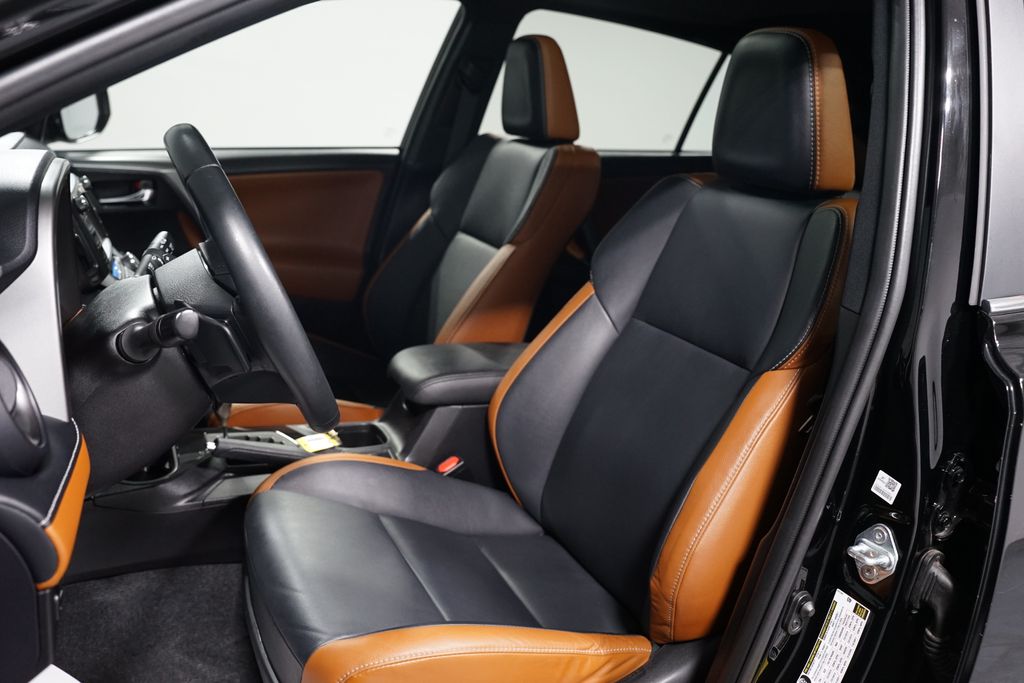 Thumbnail: 2017 Toyota RAV4 - 27