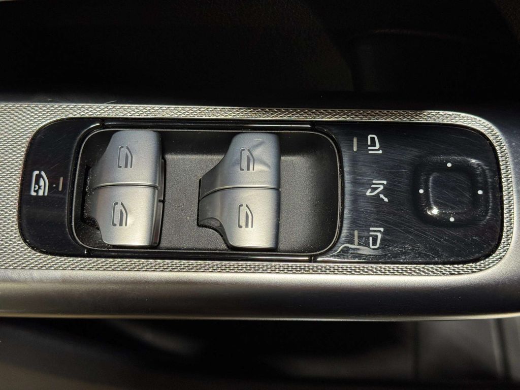 Used 2024 Black Mercedes-Benz GLC 300 image 8