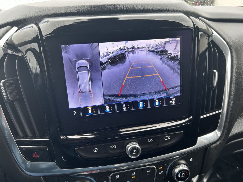 Thumbnail: 2020 Chevrolet Traverse - 17