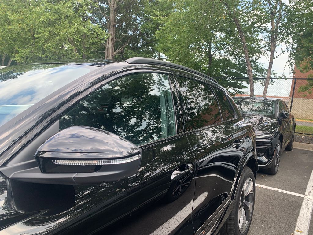 Thumbnail: 2025 Audi Q6 e-tron - 4