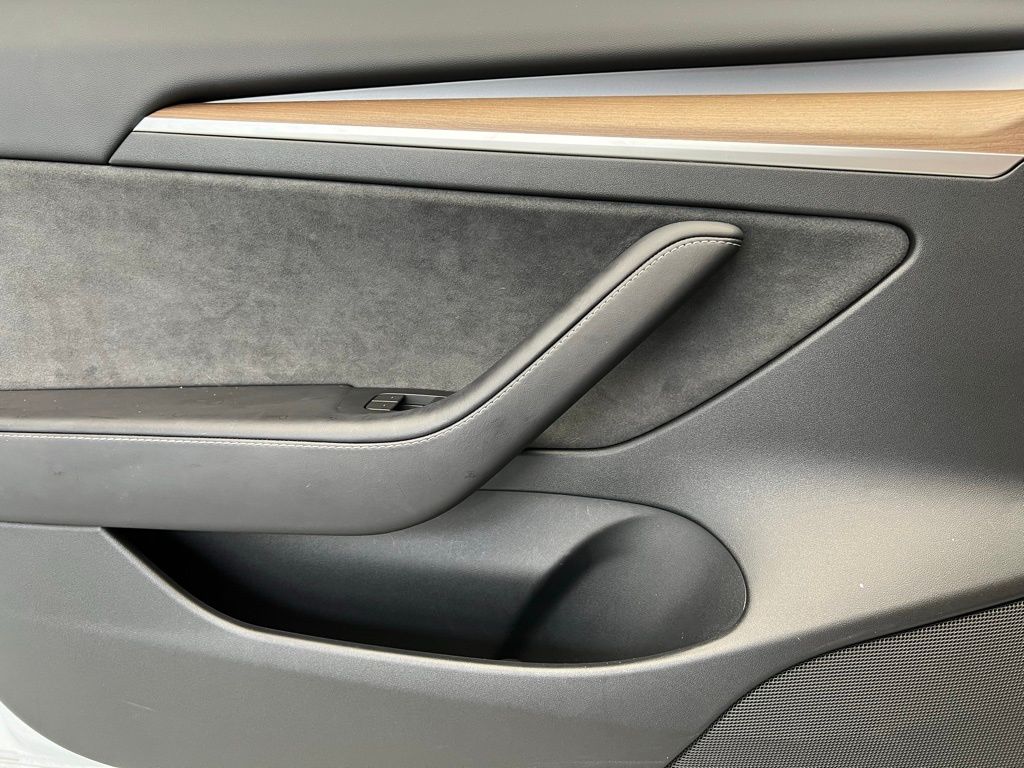 Thumbnail: 2023 Tesla Model 3 - 21
