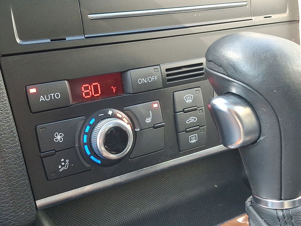 Thumbnail: 2011 Audi Q7 - 16