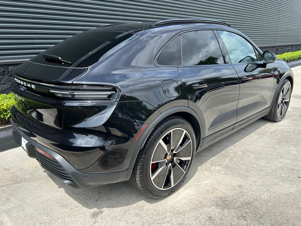 Thumbnail: 2025 Porsche Macan - 9