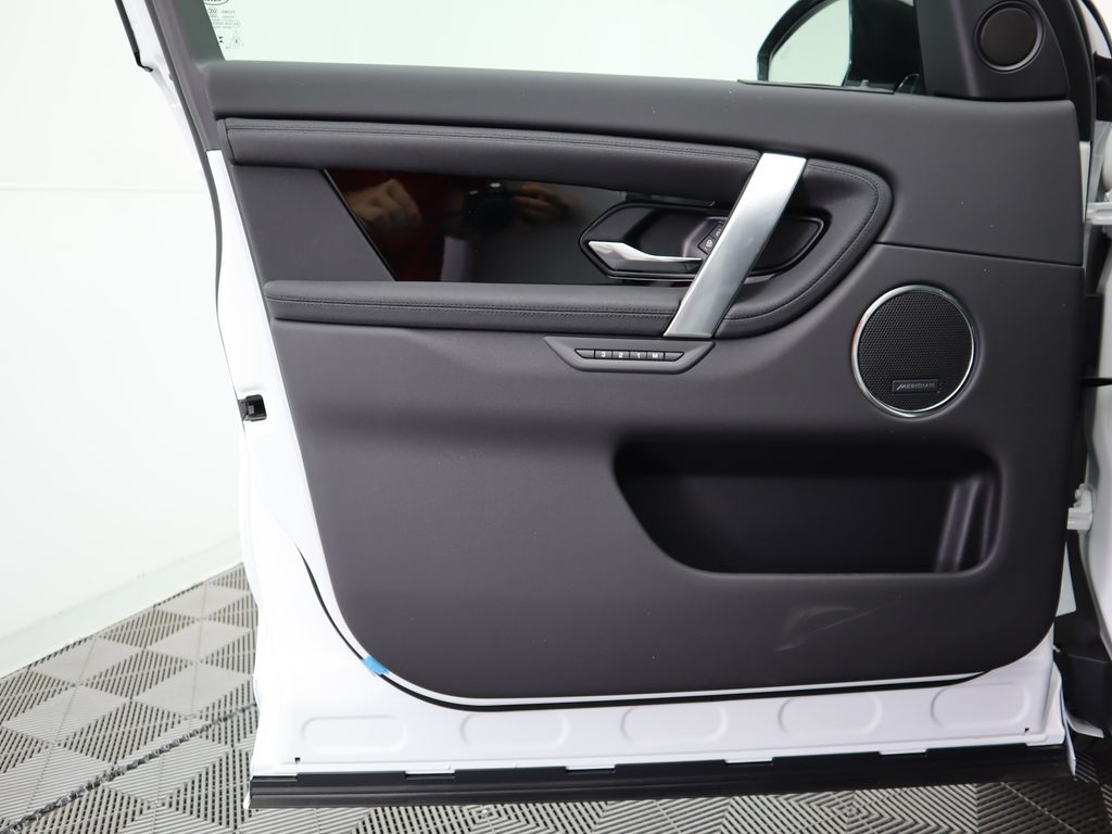 Thumbnail: 2024 Land Rover Discovery Sport - 25