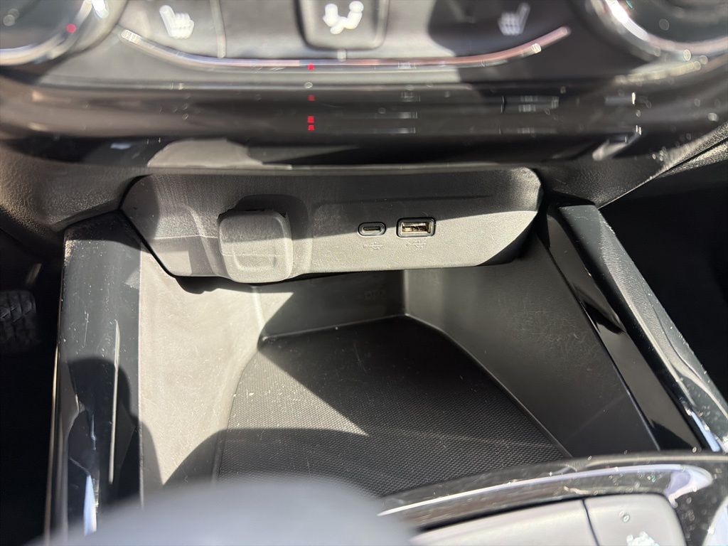 Thumbnail: 2024 Chevrolet Trax - 32