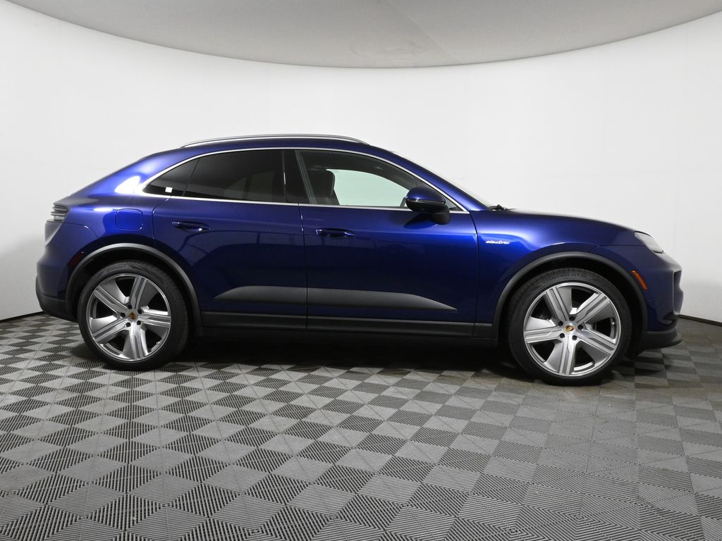 Thumbnail: 2024 Porsche Macan - 8