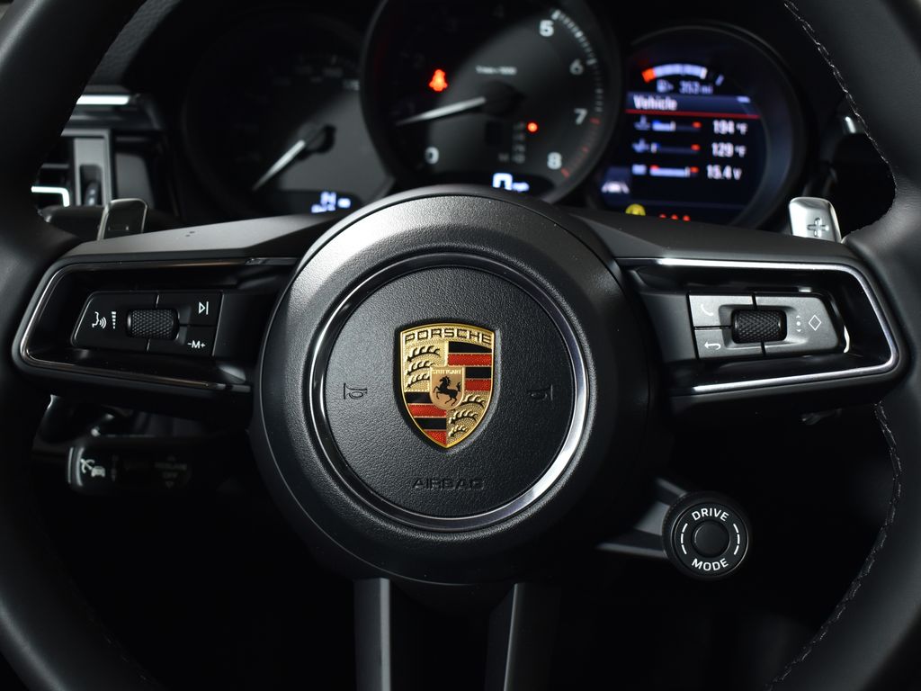 Thumbnail: 2026 Porsche Macan - 19