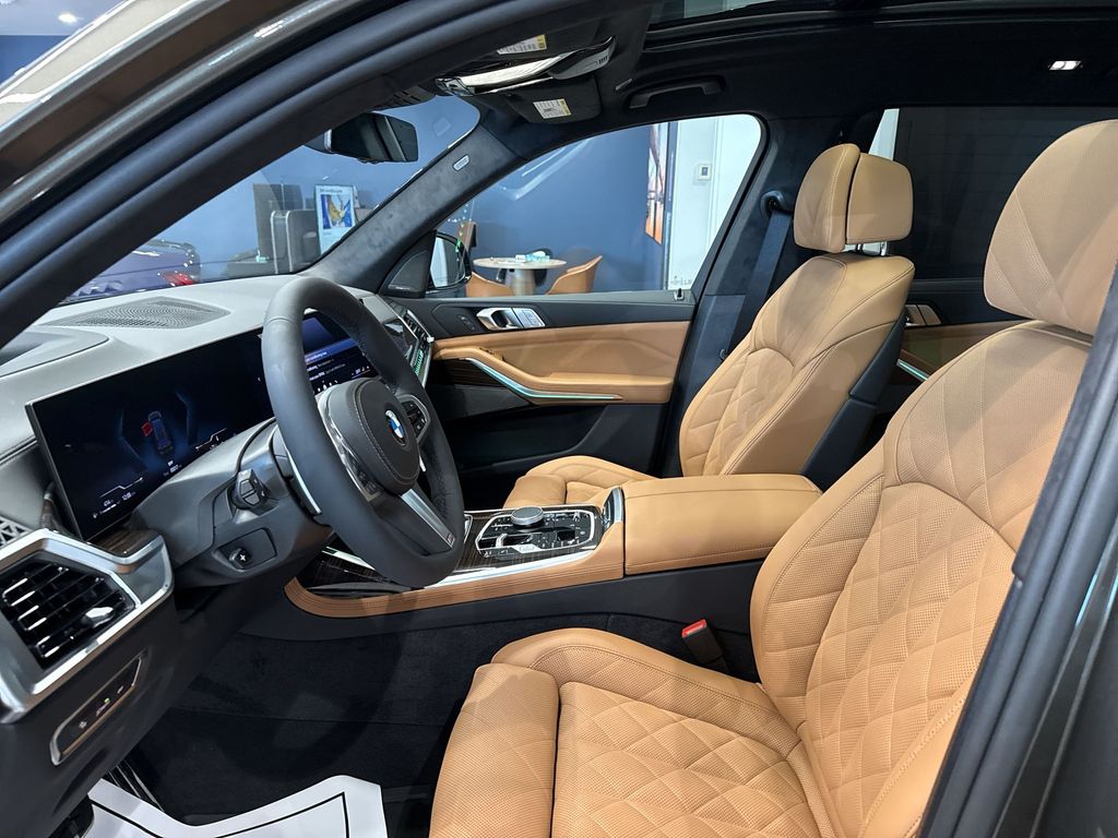 Thumbnail: 2027 BMW X7 - 3