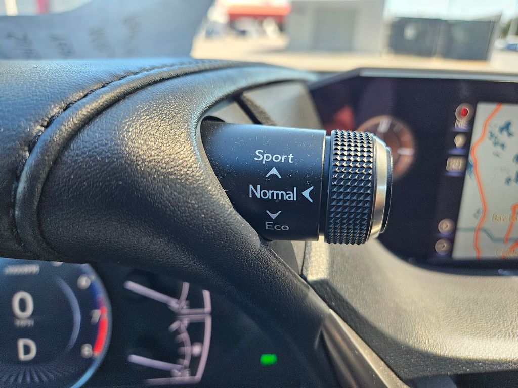 Thumbnail: 2019 Lexus ES - 23