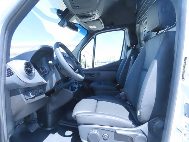 Thumbnail: 2025 Mercedes-Benz Sprinter - 19