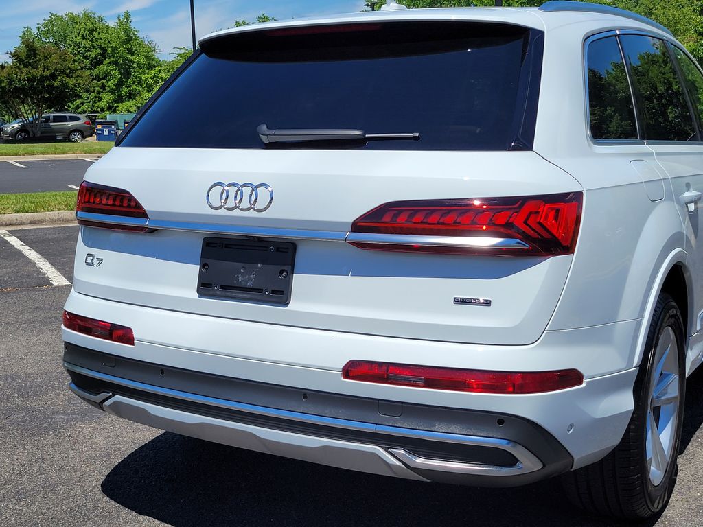 Thumbnail: 2023 Audi Q7 - 6