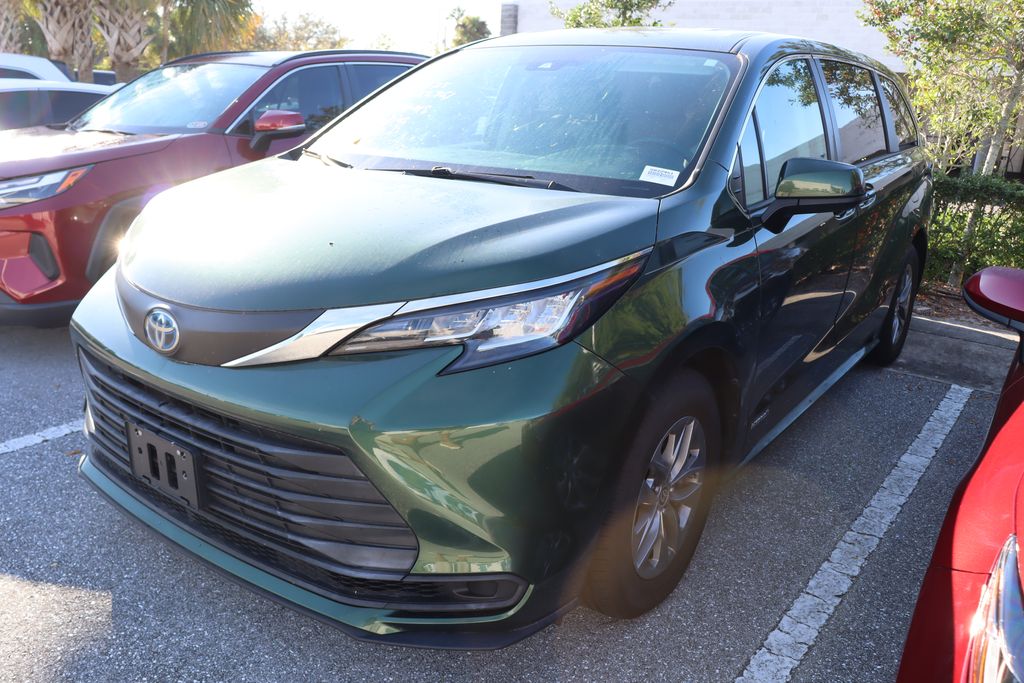 2021 Toyota Sienna LE 2