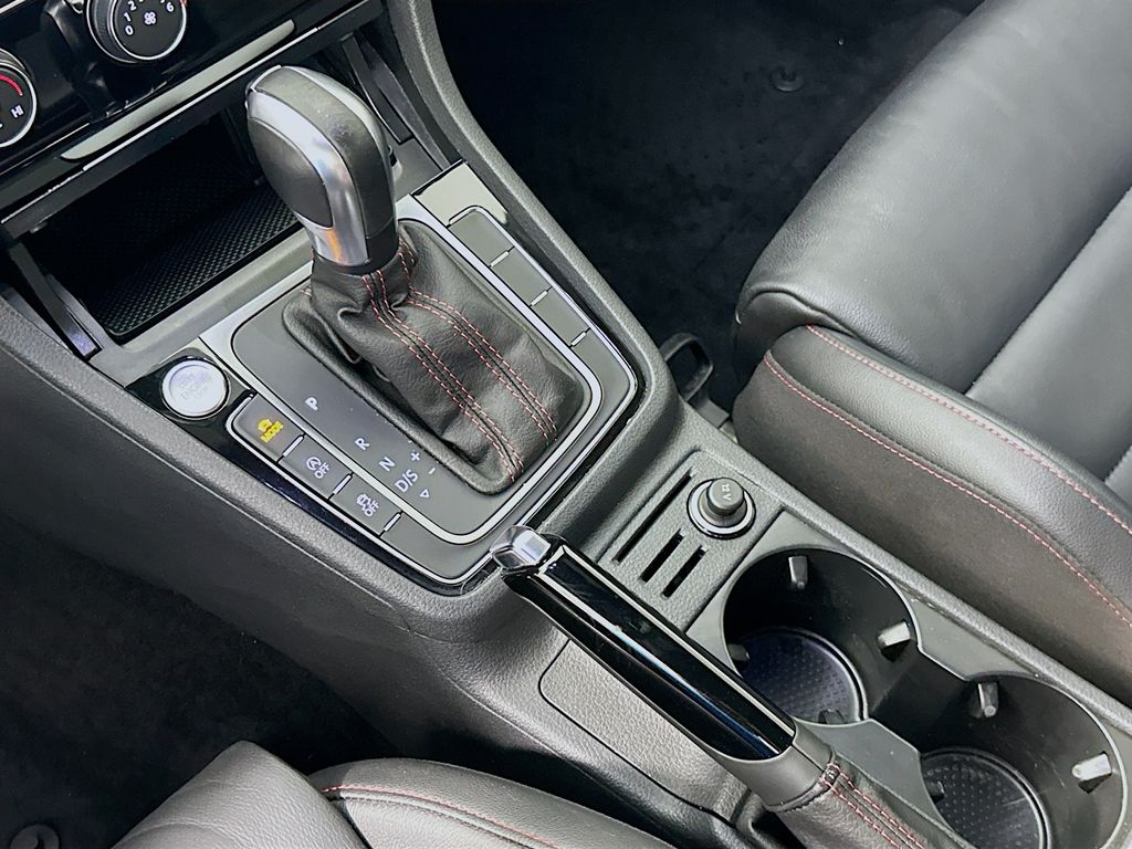 Thumbnail: 2021 Volkswagen Golf - 17