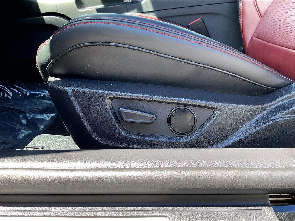2025 Ford Mustang — photo 27