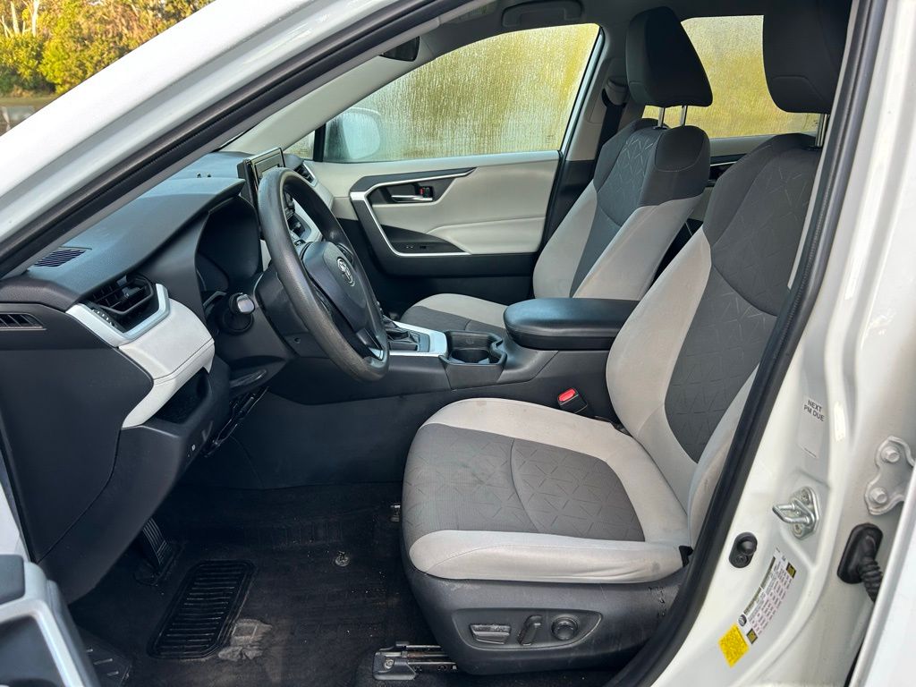 Thumbnail: 2021 Toyota RAV4 - 14