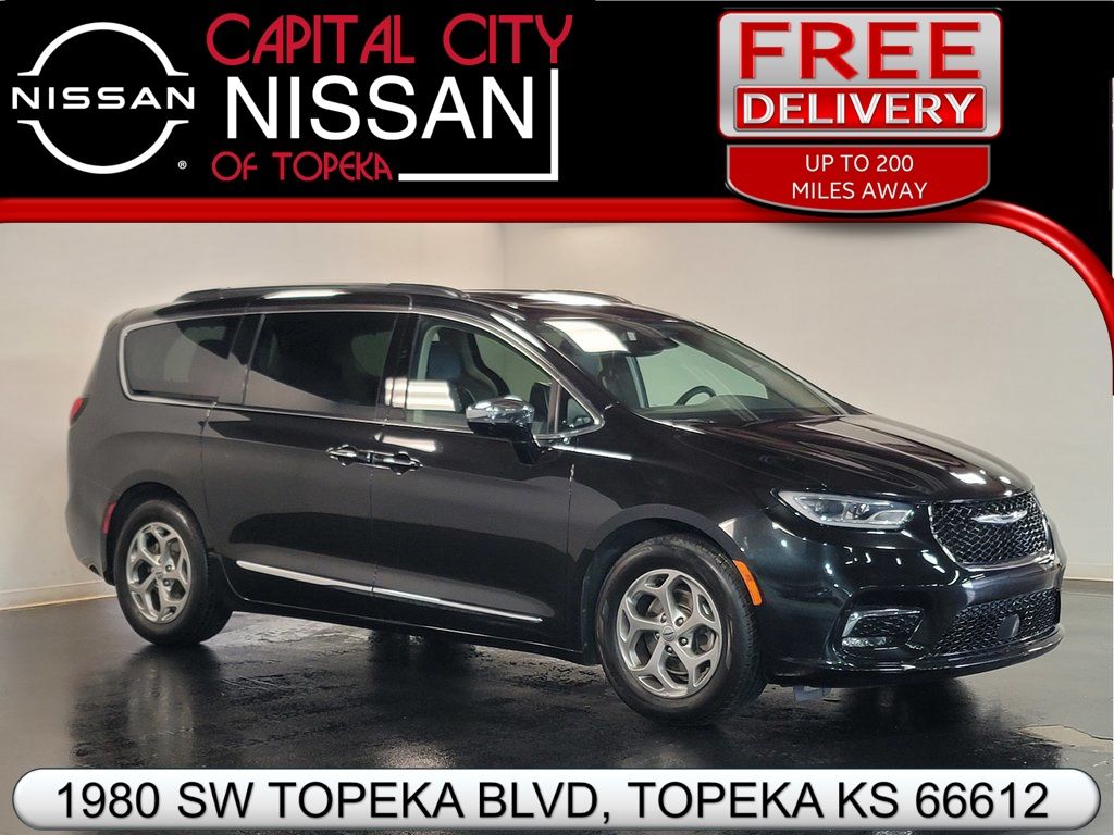 2023 Chrysler Pacifica Limited photo