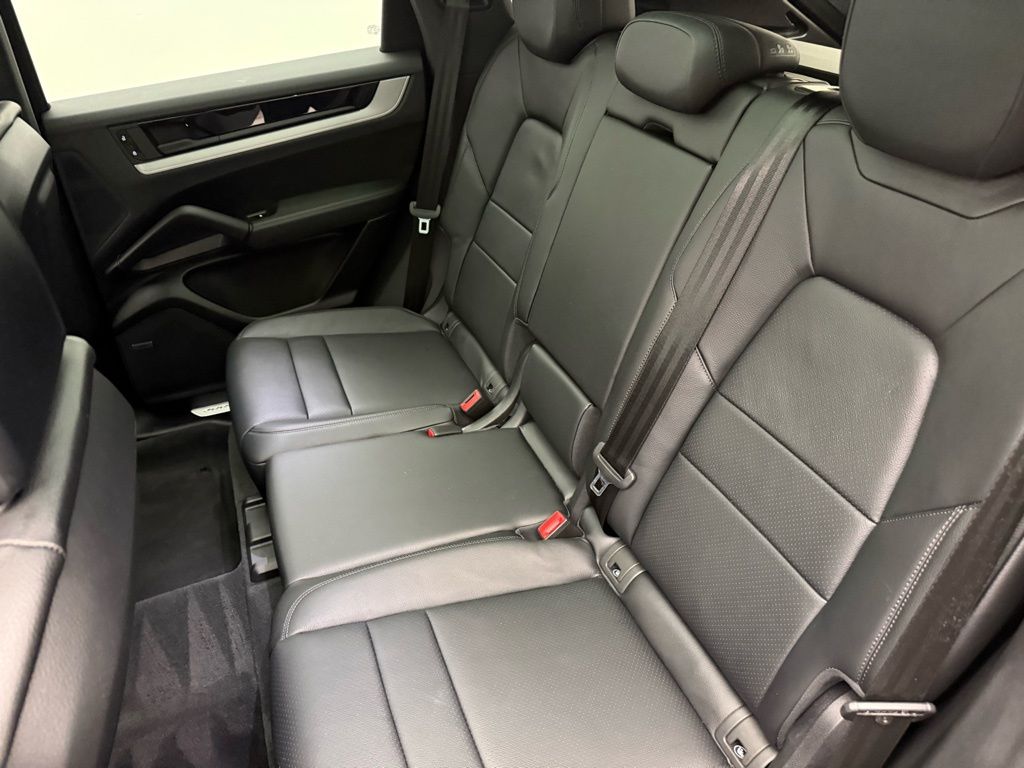 Thumbnail: 2025 Porsche Cayenne - 24