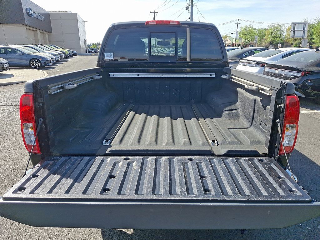 2014 Nissan Frontier SL 29