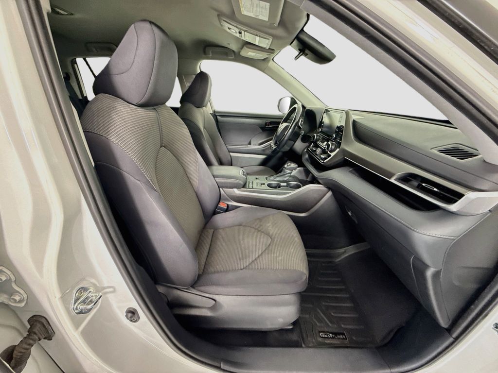 Thumbnail: 2021 Toyota Highlander - 20