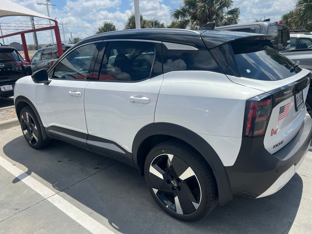 Aspen White Tricoat/Super Black 2025 Nissan Kicks SUV / Crossover All-Wheel Drive Continuously Variable Transmission