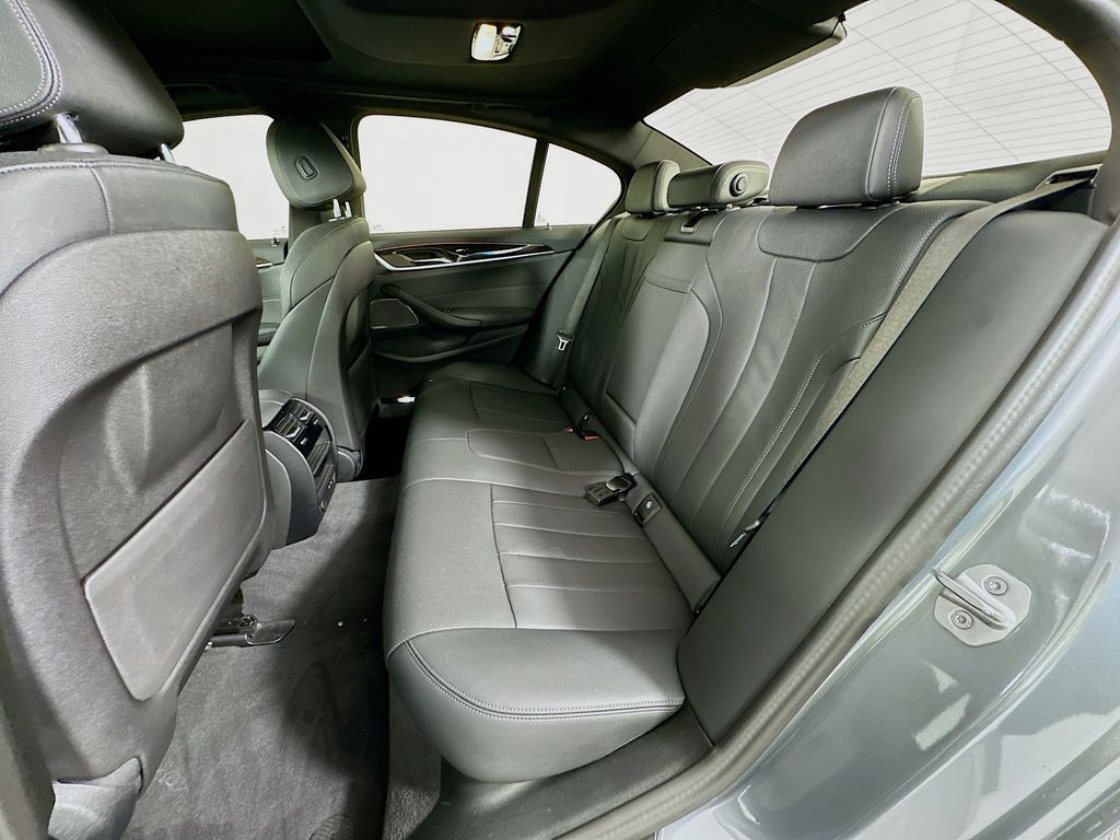 Thumbnail: 2023 BMW 5 Series - 25