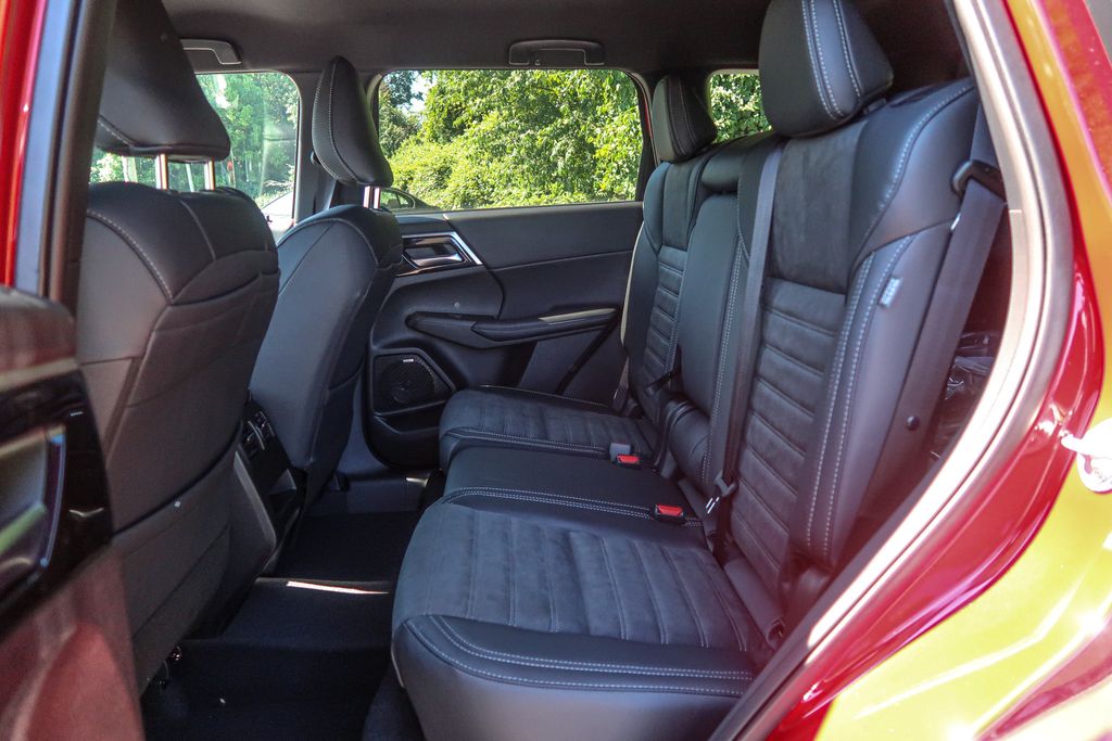 2026 Mitsubishi Outlander LE 2.5 S-AWC