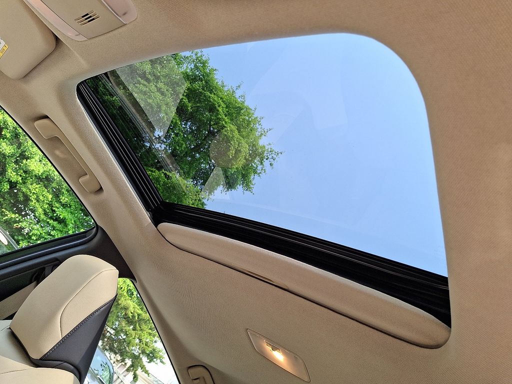 2017 Toyota Prius Four 14