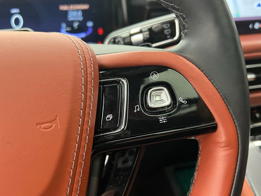 Thumbnail: 2025 Lincoln Aviator - 20