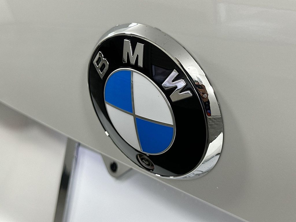 Thumbnail: 2026 BMW i4 - 22