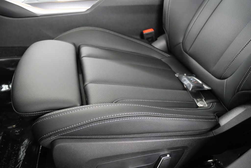 2025 BMW 3 Series 330i 10