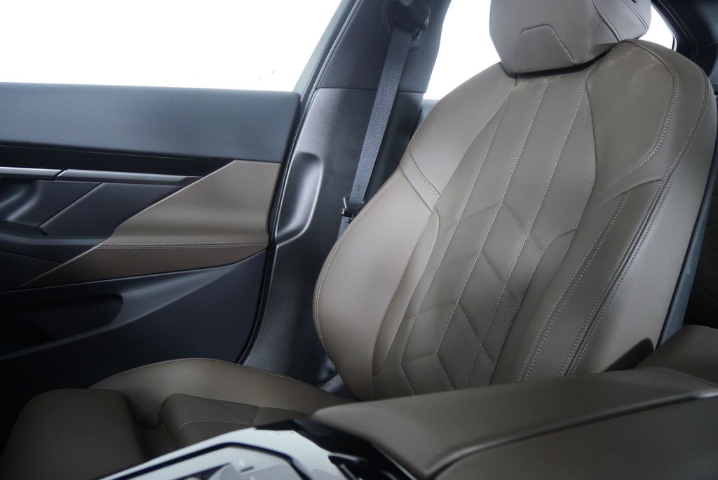 Thumbnail: 2025 BMW 5 Series - 28