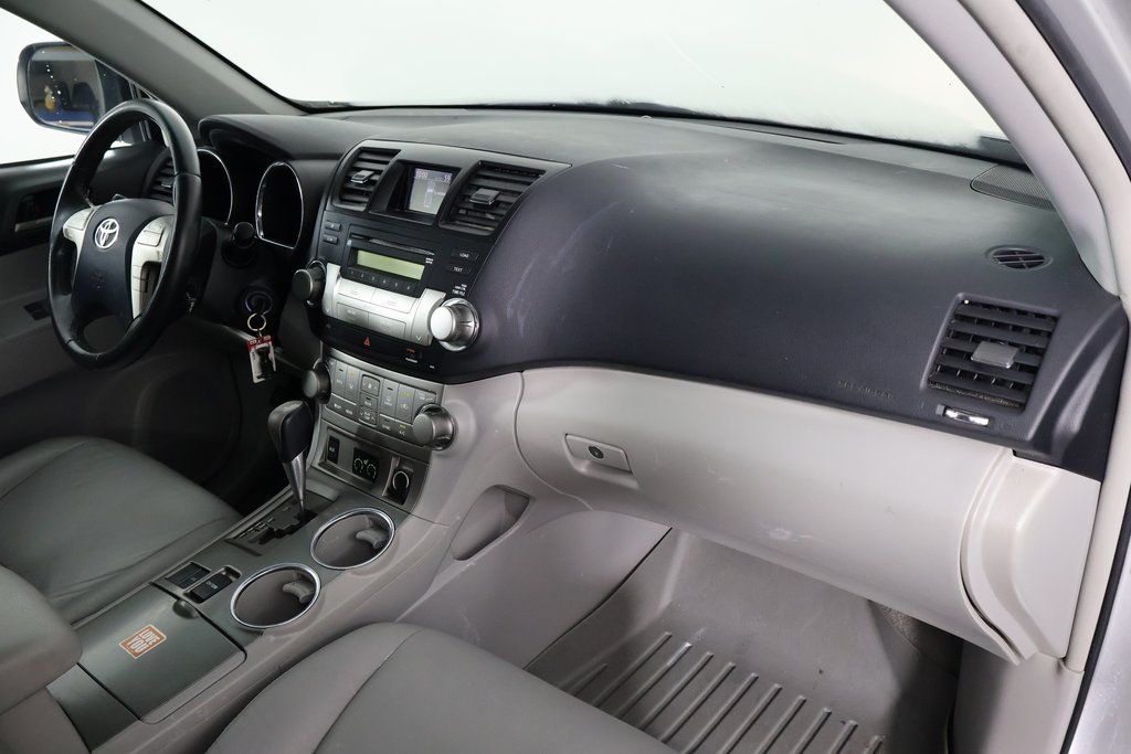 Thumbnail: 2010 Toyota Highlander - 9
