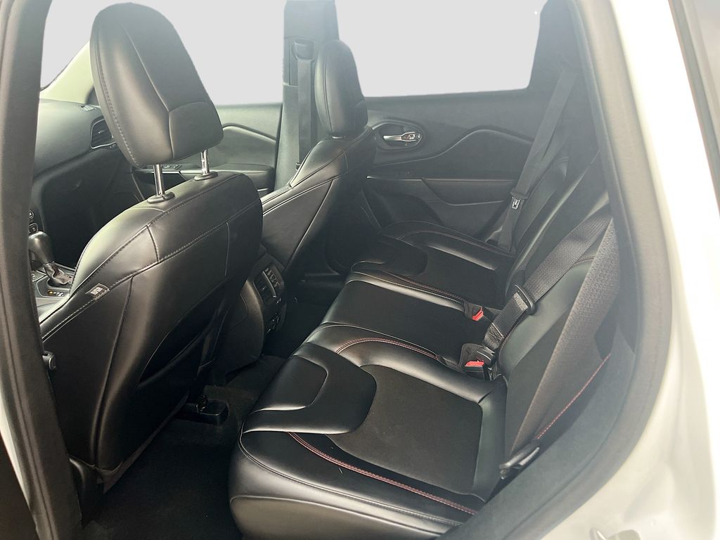 Used 2020 White Jeep Trailhawk image 23