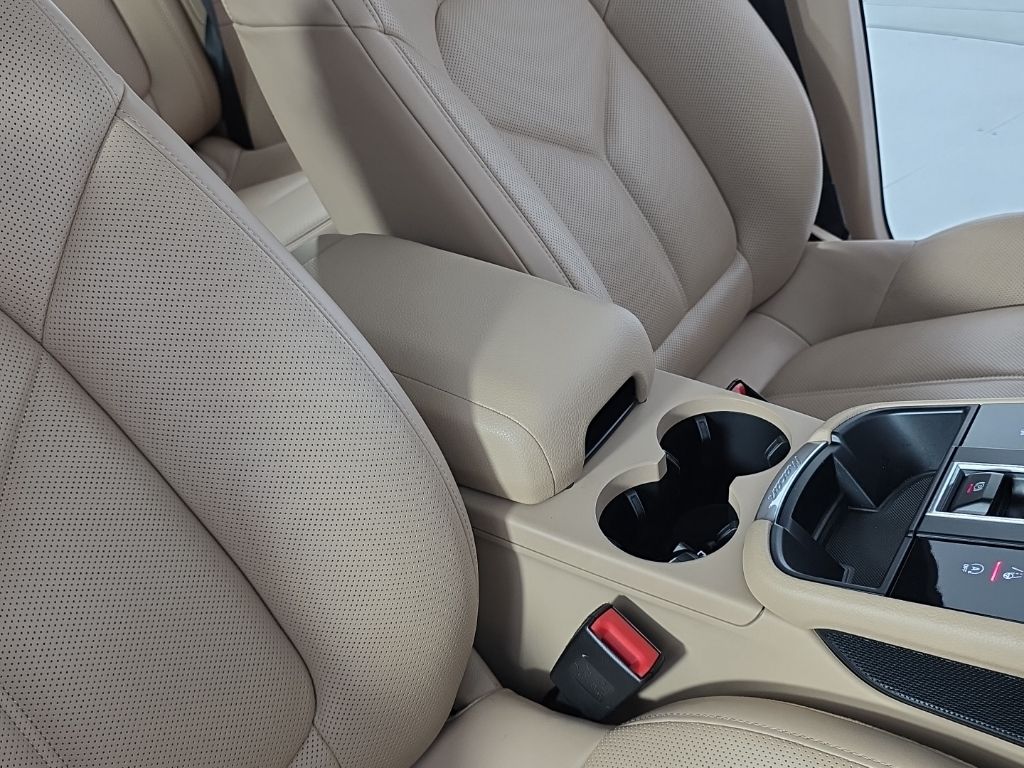 Thumbnail: 2023 Porsche Macan - 18