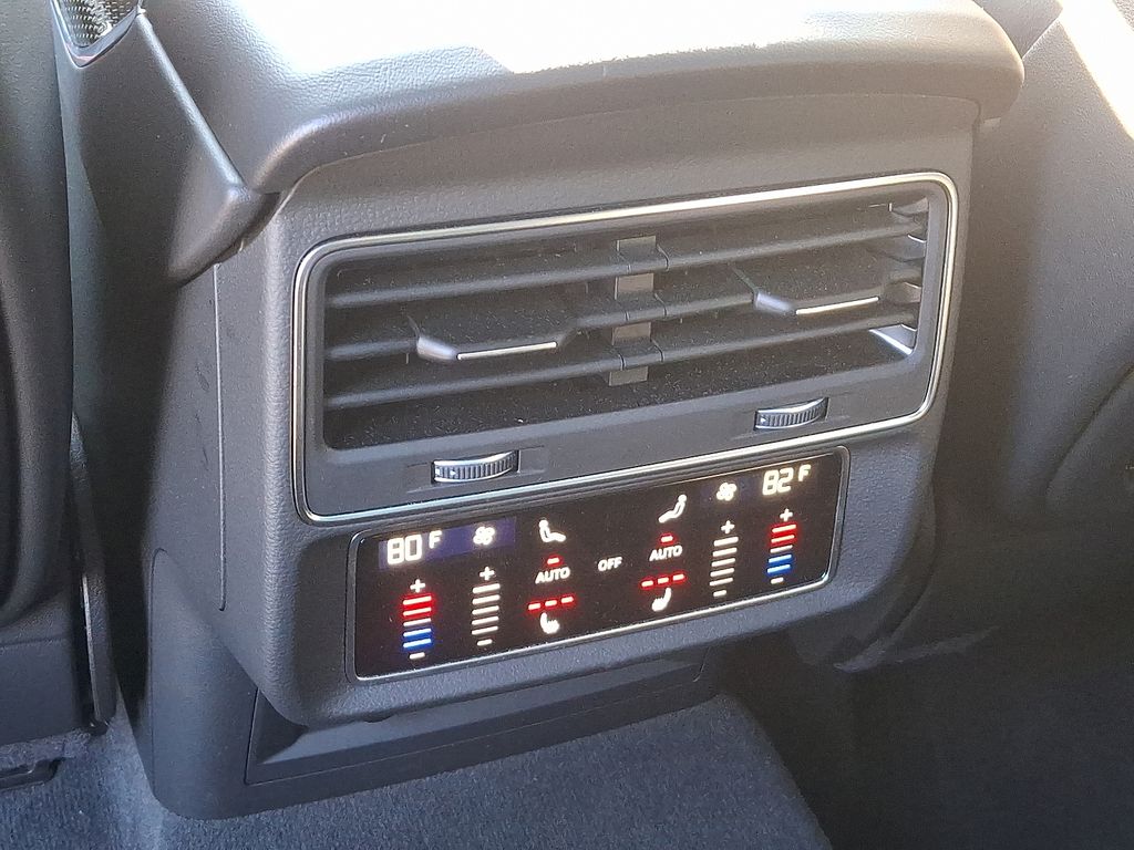 Thumbnail: 2023 Audi SQ8 - 11