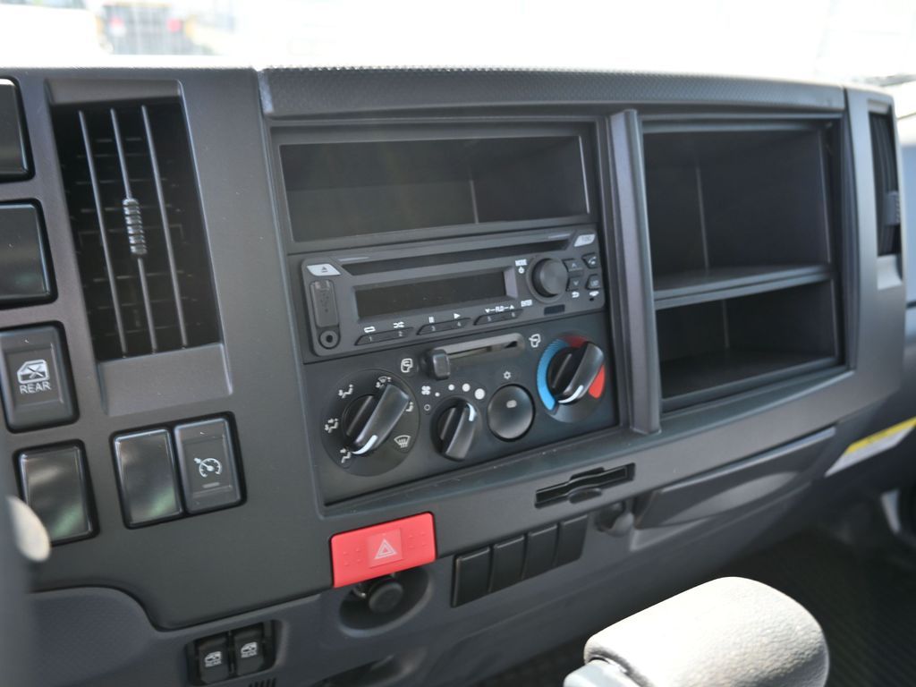 2024 Isuzu NPR HD 