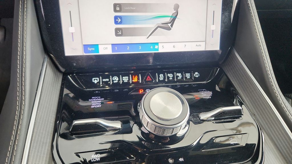 2024 Jeep Grand Wagoneer L