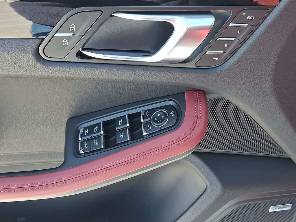 Thumbnail: 2026 Porsche Macan - 14