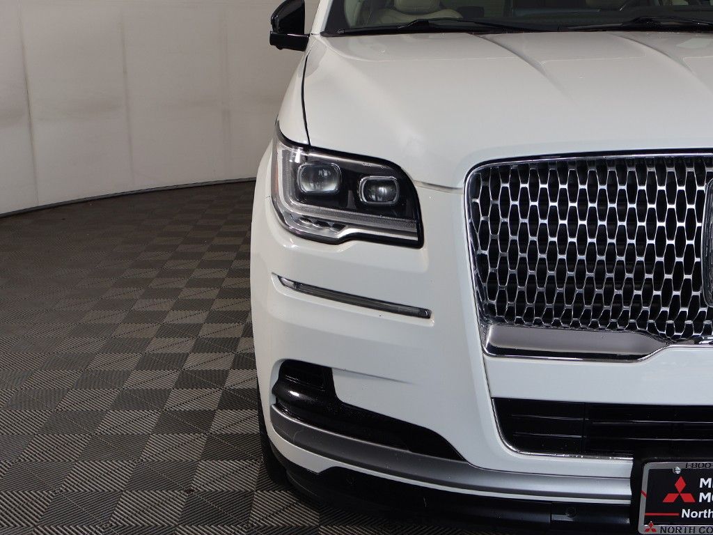 Used 2022 White Lincoln Reserve image 20