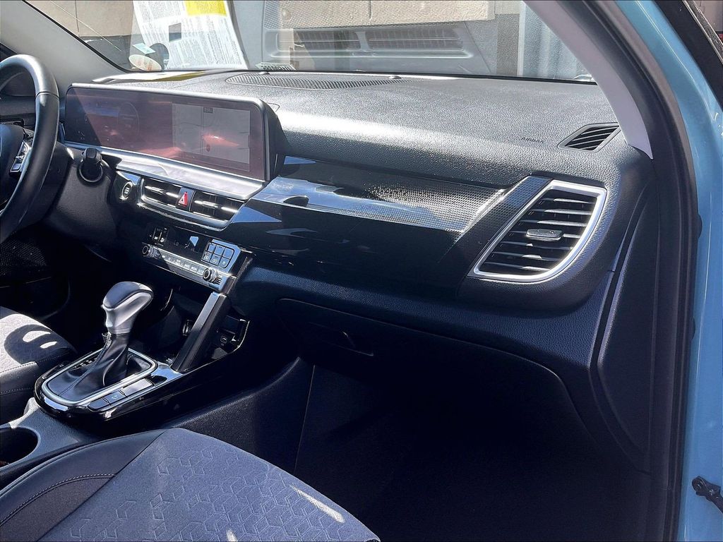2024 Kia Seltos — photo 13