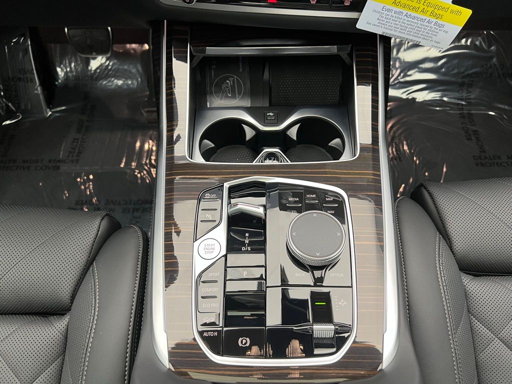 Thumbnail: 2026 BMW X7 - 12