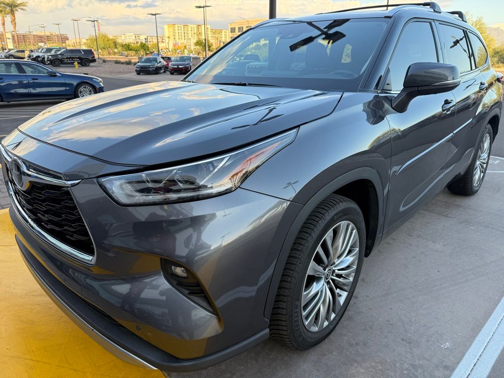 Thumbnail: 2021 Toyota Highlander - 3