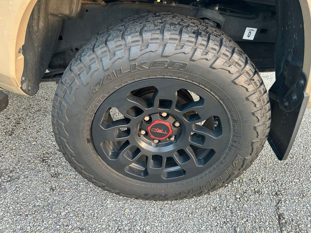 Thumbnail: 2018 Toyota Tacoma - 9