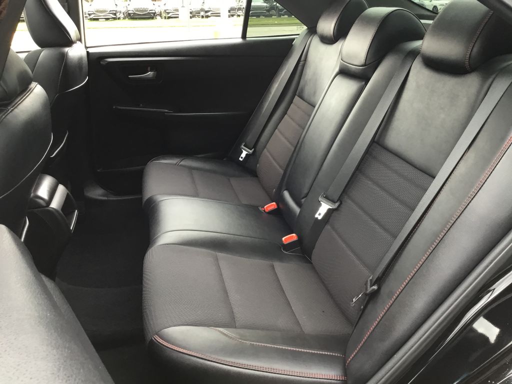 2017 Toyota Camry SE 9