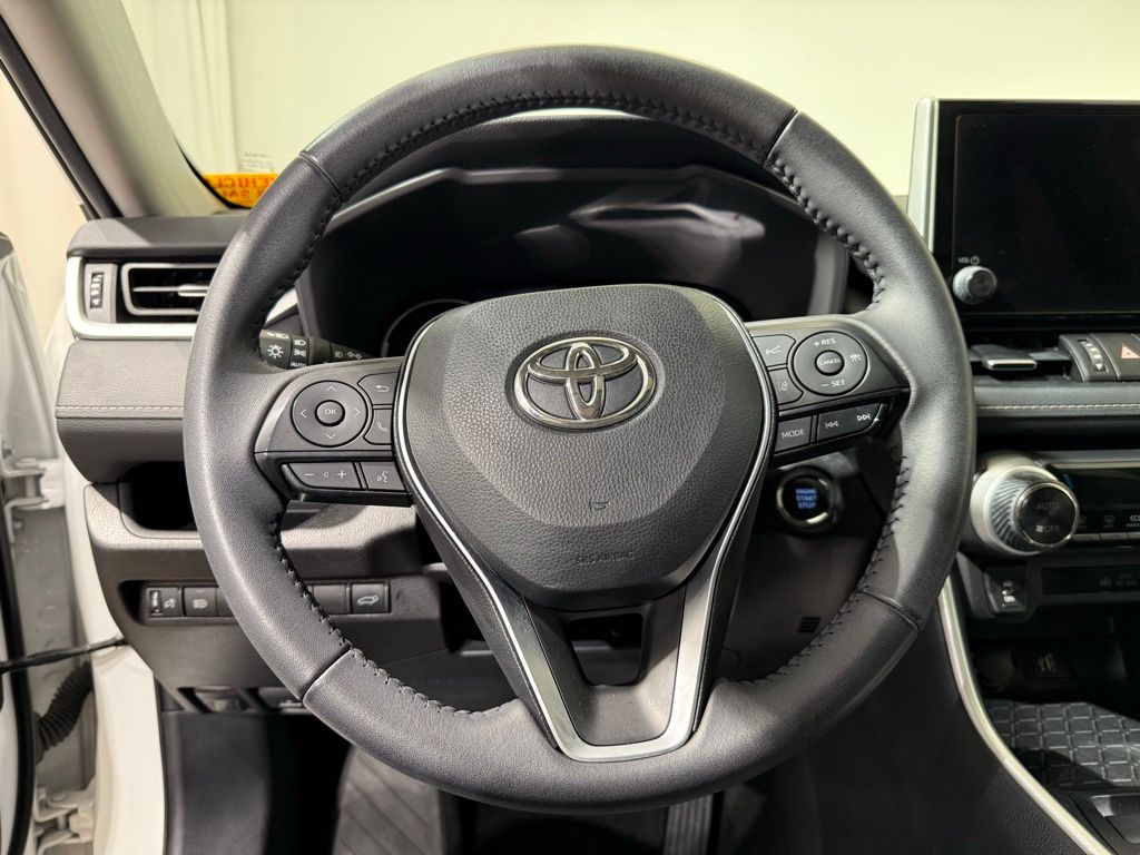 Thumbnail: 2025 Toyota RAV4 - 24